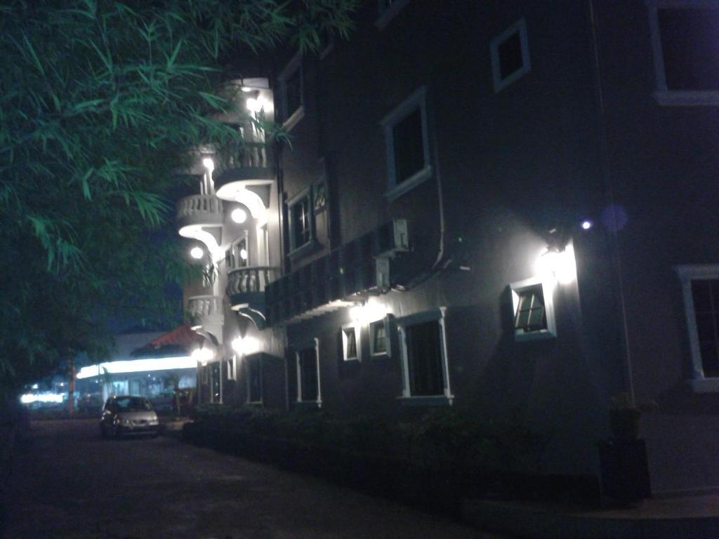 Hotel Ria Johor Bahru Buitenkant foto